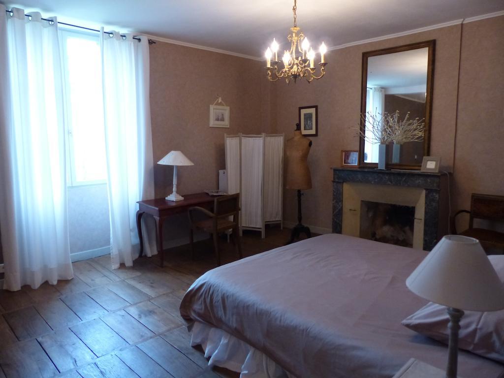 Le Domaine De Panissac Bed & Breakfast Berneuil  Cameră foto
